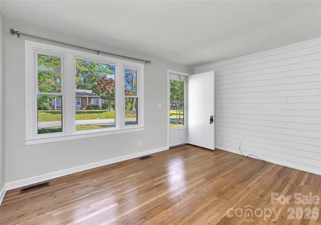 Photo 3 of Condo for sale at 52 Elm Bnd Rd, Brevard, NC 28712 | MLS# 4430759 | Listing updated on 2026-10-08