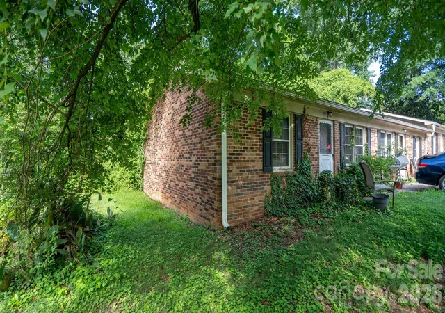 Photo 2 of Multi family home for sale at 423 N Carpenter St, Gastonia, NC 28054 | MLS# 4430801 | Listing updated on 2026-10-04