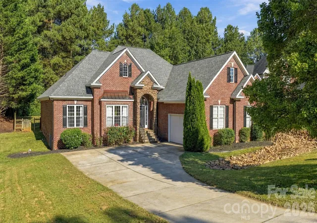 Single family home for sale at 172 Honeysuckle Crk Loop, Mooresville, NC 28117 | MLS# 4430805