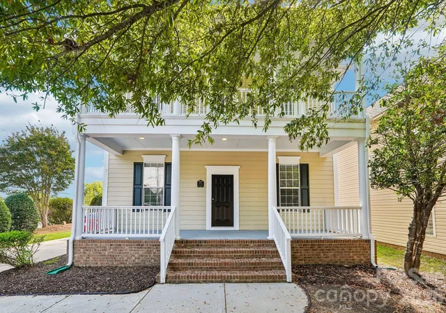 Photo 1 of Single family home for sale at 1001 Gainsborough Dr, Matthews, NC 28104 | MLS# 4430806 | Listing updated on 2026-10-03