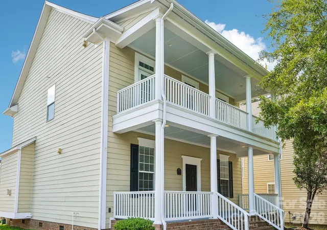Photo 3 of Single family home for sale at 1001 Gainsborough Dr, Matthews, NC 28104 | MLS# 4430806 | Listing updated on 2026-10-03