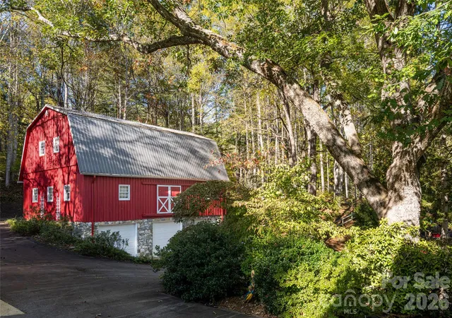 Photo 3 of Single family home for sale at 185 Country Clb Dr, Canton, NC 28716 | MLS# 4430810 | Listing updated on 2026-10-27