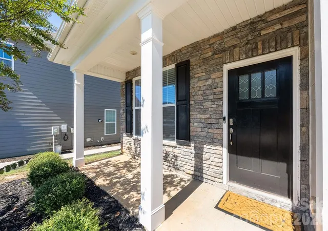 Photo 3 of Single family home for sale at 108 Northstone Rd, Mooresville, NC 28115 | MLS# 4430822 | Listing updated on 2026-10-07
