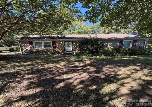 Photo 2 of Single family home for sale at 324 Briarwood Dr, Dallas, NC 28034 | MLS# 4430828 | Listing updated on 2026-10-06