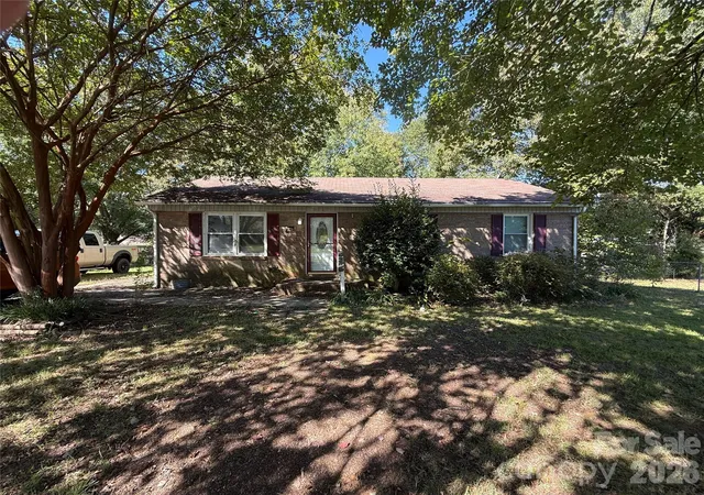 Photo 3 of Single family home for sale at 324 Briarwood Dr, Dallas, NC 28034 | MLS# 4430828 | Listing updated on 2026-10-06