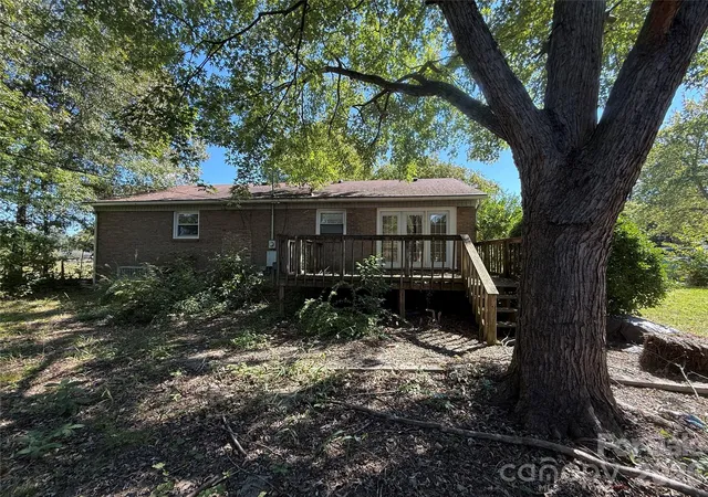 Photo 3 of Single family home for sale at 324 Briarwood Dr, Dallas, NC 28034 | MLS# 4430828 | Listing updated on 2026-10-06