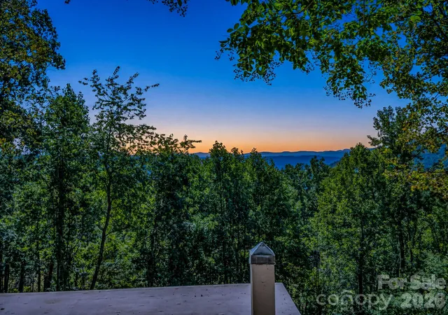 Photo 2 of Single family home for sale at 500 E Poplar Dr, Hendersonville, NC 28792 | MLS# 4430839 | Listing updated on 2026-10-03