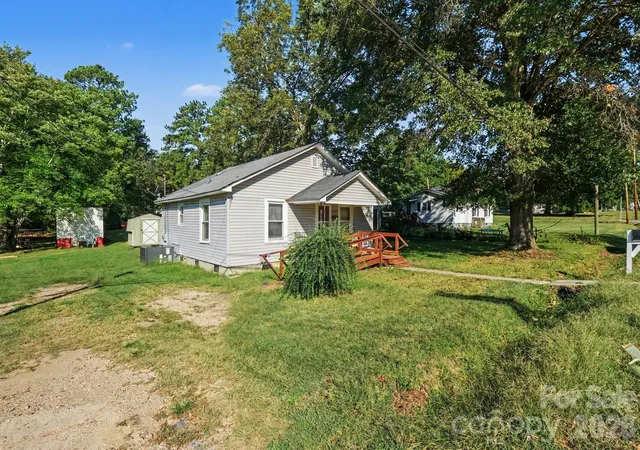 Photo 3 of Single family home for sale at 2713 Glendale Ave, Kannapolis, NC 28081 | MLS# 4430844 | Listing updated on 2026-10-06