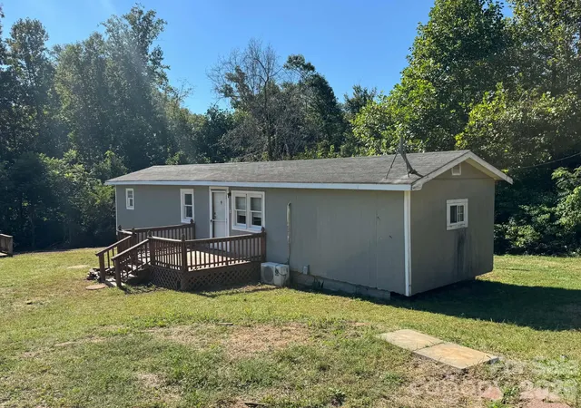 Photo 3 of Single family home for sale at 118 Hamlet Pl, Ronda, NC 28670 | MLS# 4430845 | Listing updated on 2026-10-03