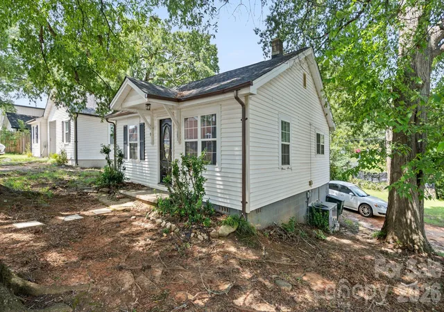 Photo 3 of Multi family home for sale at 1501 Madison St, Gastonia, NC 28052 | MLS# 4430853 | Listing updated on 2026-10-05