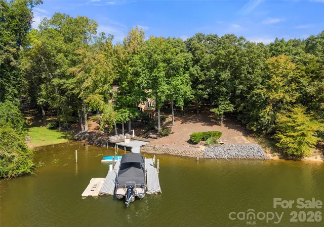 Photo 4 of Single family home for sale at 131 Whispering Pines Dr, Clover, SC 29710 | MLS# 4430861 | Listing updated on 2026-10-11