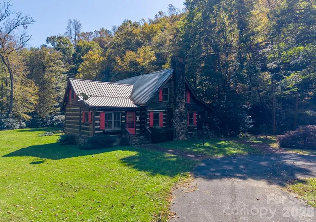 Photo 3 of Single family home for sale at 7810 Little Snowbird Rd, Robbinsville, NC 28771 | MLS# 4430865 | Listing updated on 2026-10-20