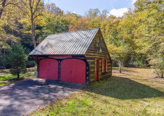 Photo 4 of Single family home for sale at 7810 Little Snowbird Rd, Robbinsville, NC 28771 | MLS# 4430865 | Listing updated on 2026-10-20