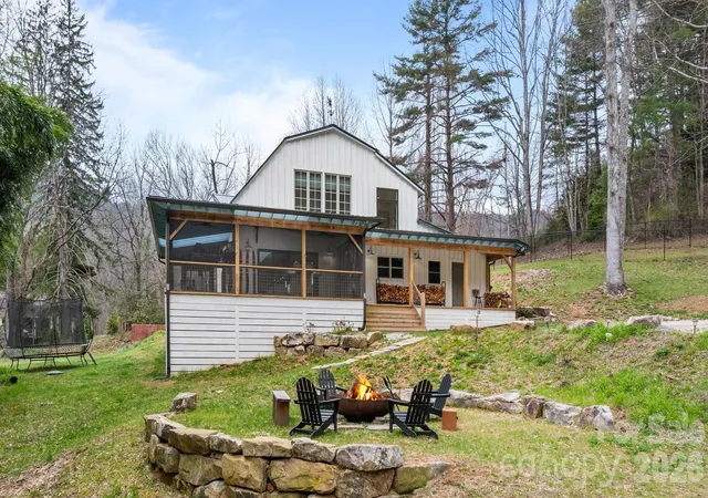 Photo 1 of Single family home for sale at 85 Hillcrest Dr, Highlands, NC 28741 | MLS# 4430876 | Listing updated on 2026-10-09