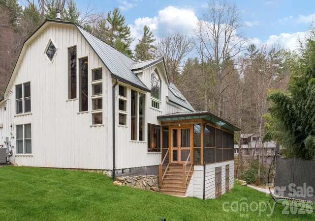 Photo 1 of Single family home for sale at 85 Hillcrest Dr, Highlands, NC 28741 | MLS# 4430876 | Listing updated on 2026-10-20