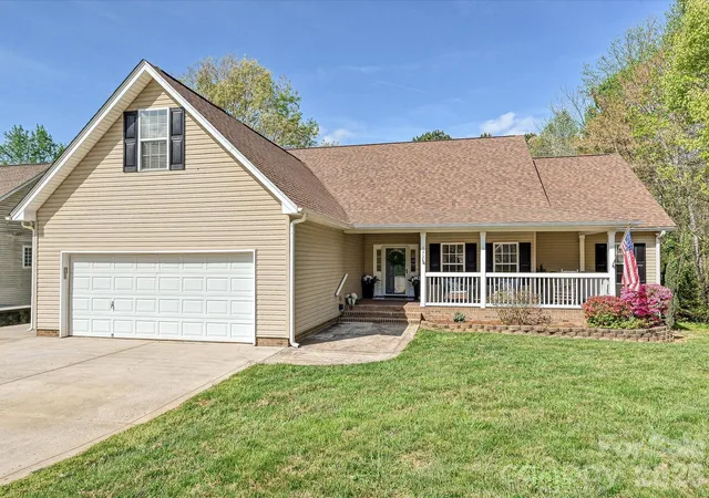 Single family home for sale at 132 Gray Cliff Dr, Mooresville, NC 28117 | MLS# 4430883