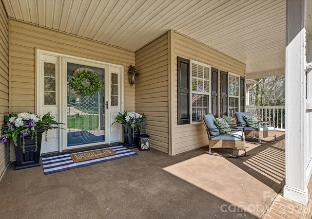 Photo 2 of Single family home for sale at 132 Gray Cliff Dr, Mooresville, NC 28117 | MLS# 4430883 | Listing updated on 2026-10-04