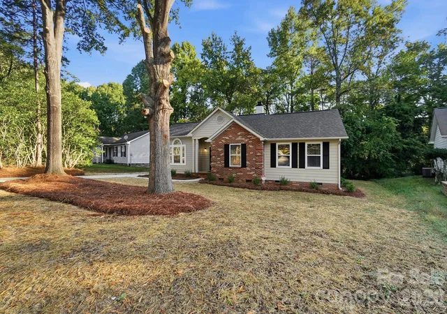 Photo 1 of Single family home for sale at 6044 Acadian Woods Dr, Charlotte, NC 28227 | MLS# 4430884 | Listing updated on 2026-10-21