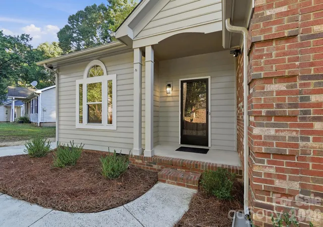 Photo 2 of Single family home for sale at 6044 Acadian Woods Dr, Charlotte, NC 28227 | MLS# 4430884 | Listing updated on 2026-10-21