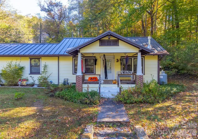 Photo 3 of Single family home for sale at 152 Mills Branch Rd, Sylva, NC 28779 | MLS# 4430886 | Listing updated on 2026-10-08