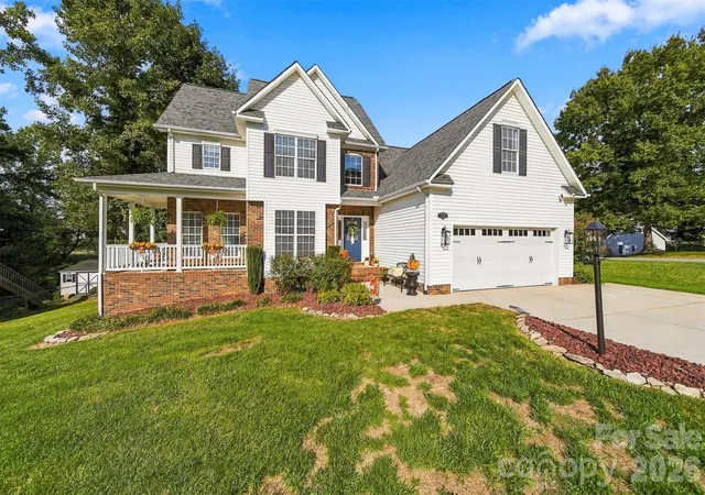 Photo 1 of Single family home for sale at 2741 25th Street Ne, Hickory, NC 28601 | MLS# 4430893 | Listing updated on 2026-10-08