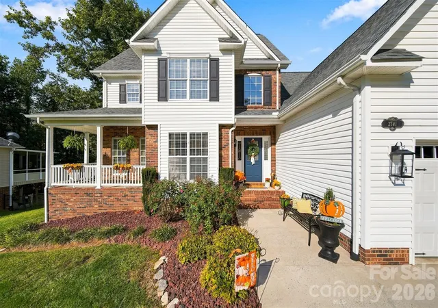 Photo 2 of Single family home for sale at 2741 25th Street Ne, Hickory, NC 28601 | MLS# 4430893 | Listing updated on 2026-10-08