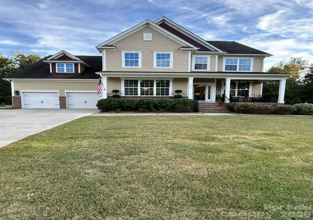 Photo 1 of Single family home for sale at 1317 Pinewalk Dr, Waxhaw, NC 28173 | MLS# 4430894 | Listing updated on 2026-10-04