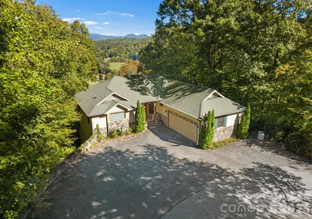 Photo 2 of Single family home for sale at 84 Silverado Trl, Whittier, NC 28789 | MLS# 4430901 | Listing updated on 2026-10-04