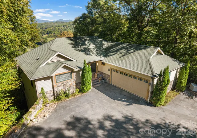 Photo 3 of Single family home for sale at 84 Silverado Trl, Whittier, NC 28789 | MLS# 4430901 | Listing updated on 2026-10-04