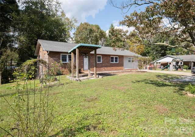 Photo 2 of Single family home for sale at 292 Mckinney Rd, Marion, NC 28752 | MLS# 4430907 | Listing updated on 2026-10-28