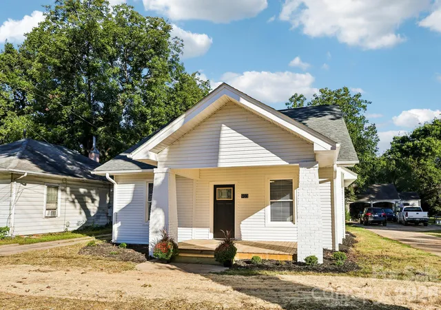 Photo 2 of Single family home for sale at 903 E Main St, Albemarle, NC 28001 | MLS# 4430928 | Listing updated on 2026-10-10