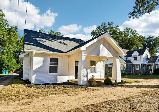 Photo 3 of Single family home for sale at 903 E Main St, Albemarle, NC 28001 | MLS# 4430928 | Listing updated on 2026-10-10