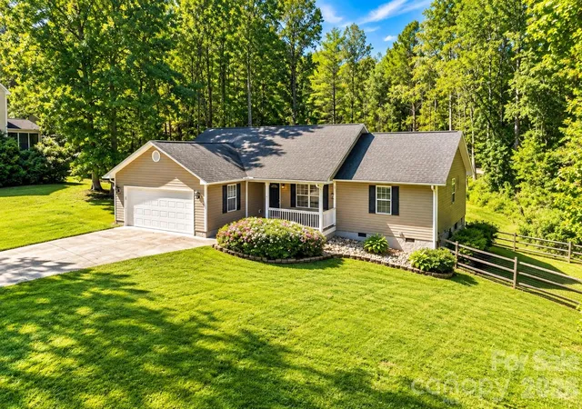 Single family home for sale at 127 Chestnut Ln, Hendersonville, NC 28792 | MLS# 4430931