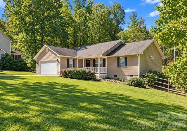 Photo 3 of Single family home for sale at 127 Chestnut Ln, Hendersonville, NC 28792 | MLS# 4430931 | Listing updated on 2026-10-03