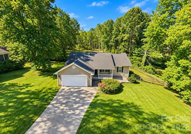 Photo 2 of Single family home for sale at 127 Chestnut Ln, Hendersonville, NC 28792 | MLS# 4430931 | Listing updated on 2026-10-03