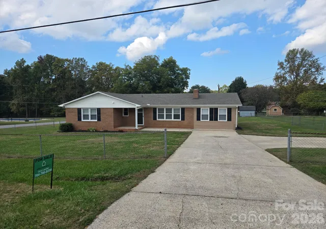 Photo 1 of Single family home for sale at 421 Nixon Rd, Statesville, NC 28625 | MLS# 4430934 | Listing updated on 2026-10-17