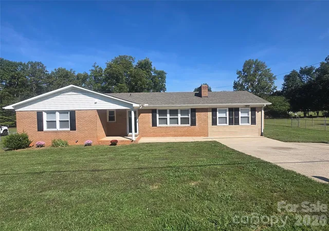 Photo 3 of Single family home for sale at 421 Nixon Rd, Statesville, NC 28625 | MLS# 4430934 | Listing updated on 2026-10-17