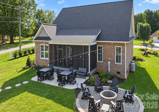Photo 2 of Single family home for sale at 18 Wittenburg Springs Dr, Taylorsville, NC 28681 | MLS# 4430949 | Listing updated on 2026-10-07