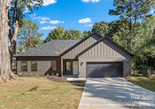 Photo 1 of Single family home for sale at 2303 Frederick Dr, Winston Salem, NC 27103 | MLS# 4430958 | Listing updated on 2026-10-06