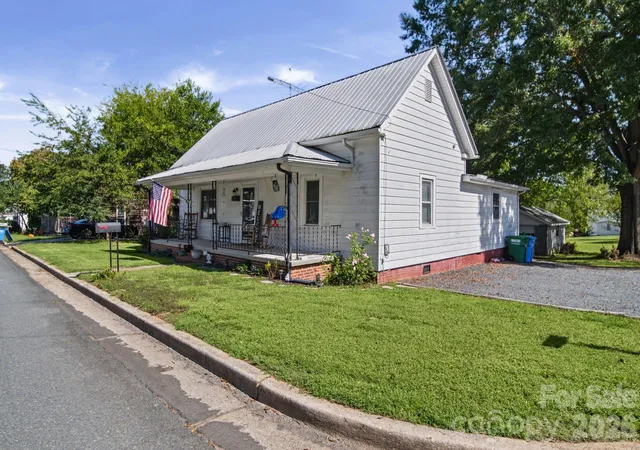 Photo 2 of Single family home for sale at 626 Austin St, Albemarle, NC 28001 | MLS# 4430962 | Listing updated on 2026-10-09