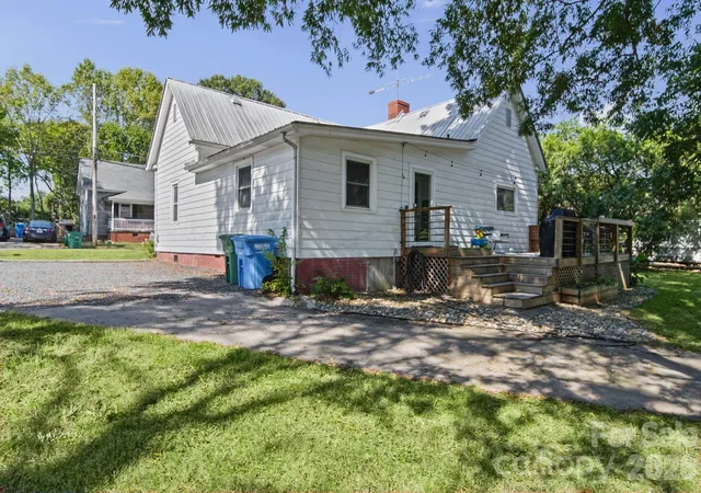 Photo 3 of Single family home for sale at 626 Austin St, Albemarle, NC 28001 | MLS# 4430962 | Listing updated on 2026-10-09