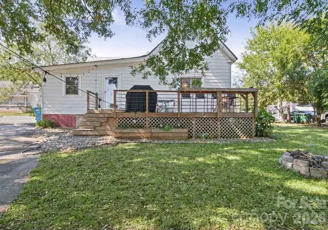 Photo 4 of Single family home for sale at 626 Austin St, Albemarle, NC 28001 | MLS# 4430962 | Listing updated on 2026-10-09