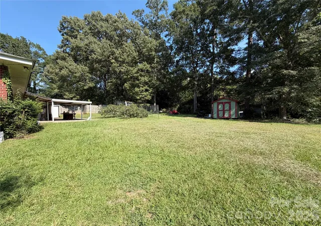 Photo 3 of Single family home for sale at 604 Willow St, Wadesboro, NC 28170 | MLS# 4430967 | Listing updated on 2026-10-07