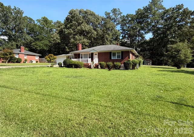Photo 1 of Single family home for sale at 604 Willow St, Wadesboro, NC 28170 | MLS# 4430967 | Listing updated on 2026-10-07
