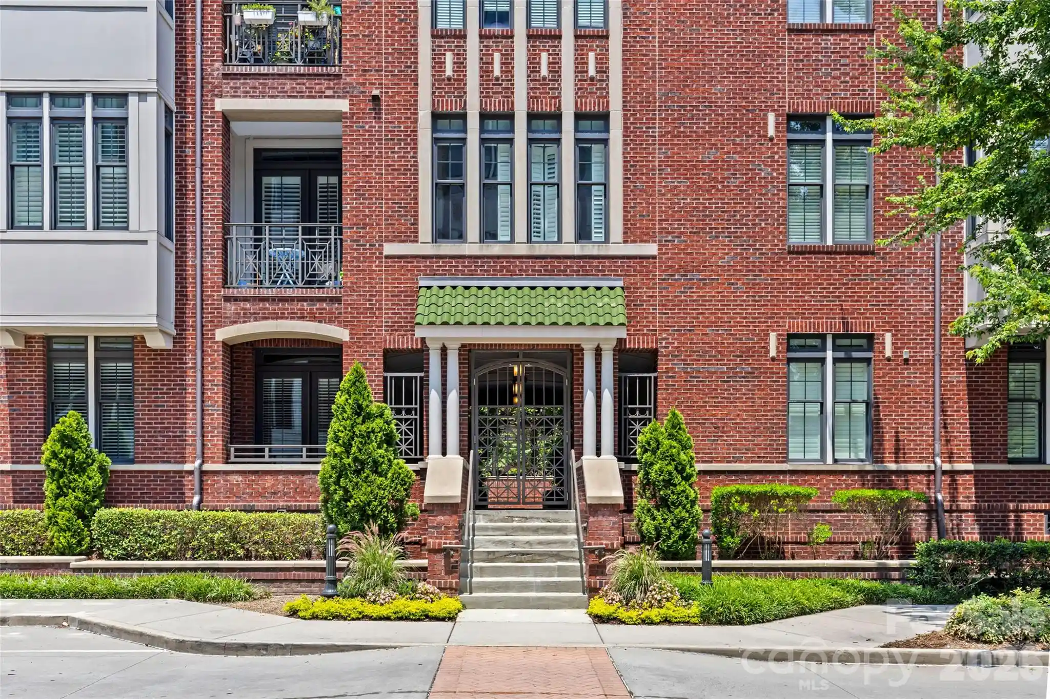 Listing Photo 1 - Condo for sale in Tranquil Court on Selwyn located at 2810 Selwyn Ave, Charlotte, NC 28209 - Unit #209