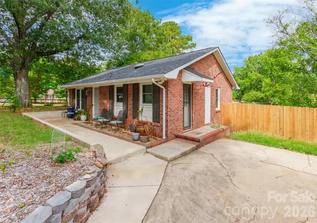 Photo 1 of Single family home for sale at 1109 Pinewood Rd, Rock Hill, SC 29730 | MLS# 4430973 | Listing updated on 2026-10-09