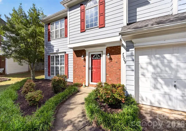 Photo 3 of Single family home for sale at 7609 Berrywood Cir, Huntersville, NC 28078 | MLS# 4430975 | Listing updated on 2026-10-07
