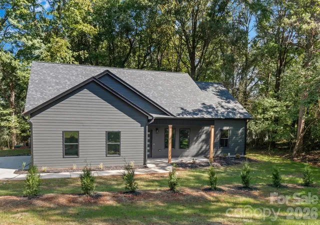 Photo 2 of Single family home for sale at 2309 Frederick Dr, Winston Salem, NC 27103 | MLS# 4430977 | Listing updated on 2026-10-06