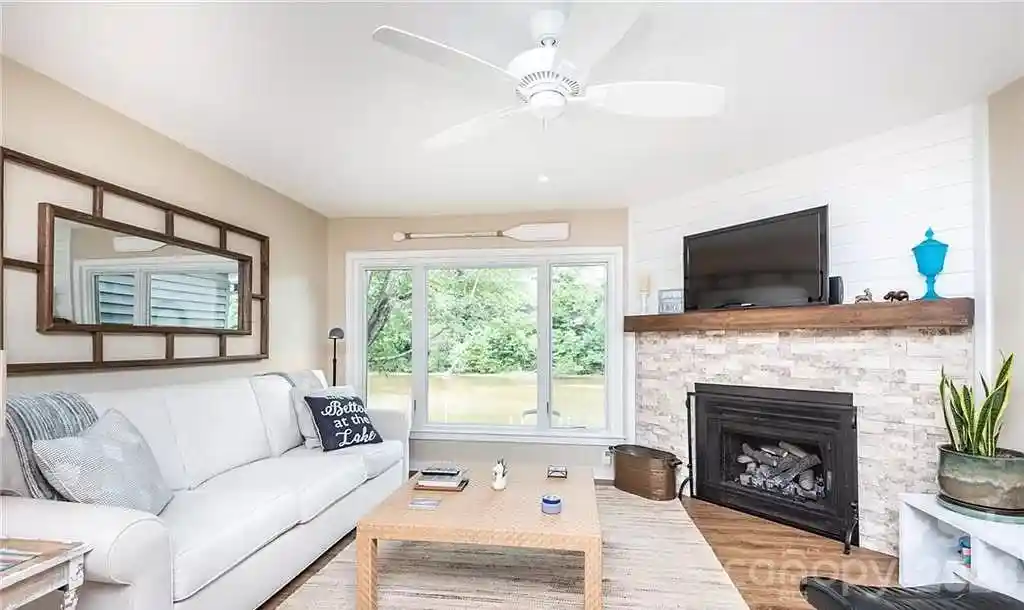 Listing Photo 1 - Condo for sale in 2200 6Th St Nw located at 2200 6Th St Nw, Hickory, NC 28601 - Unit 2200 6th Street NW
