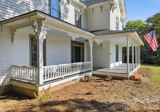 Photo 3 of Single family home for sale at 502 W Allenton St, Mount Gilead, NC 27306 | MLS# 4431005 | Listing updated on 2026-10-03